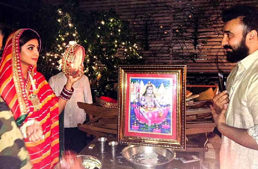 • রাজ কুন্দ্রা: শিল্পা শেট্টির স্বামী রাজ কুন্দ্রা প্রতি বছর স্ত্রীয়ের সঙ্গে এই দিন উপোস করেন ৷ • রাজ কুন্দ্রা: শিল্পা শেট্টির স্বামী রাজ কুন্দ্রা প্রতি বছর স্ত্রীয়ের সঙ্গে এই দিন উপোস করেন ৷