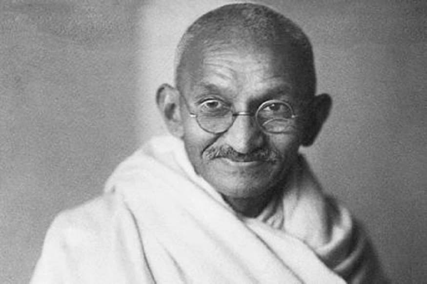 ২ অক্টোবর ১৮৬৯-এ গুজরাতের পোরবন্দরে জন্ম হয় মোহনদাস করমচাঁন্দ গান্ধির ৷ পরবর্তীকালে তিনি হয়ে ওঠেন দেশর জনক, সকলের বাপু ৷ আজ তাঁর ১৫০তম জন্মতিথিতে ফিরে দেখা গান্ধিজির জীবনের কিছু স্মরণীয় মুহূর্ত ৷ ২ অক্টোবর ১৮৬৯-এ গুজরাতের পোরবন্দরে জন্ম হয় মোহনদাস করমচাঁন্দ গান্ধির ৷ পরবর্তীকালে তিনি হয়ে ওঠেন দেশর জনক, সকলের বাপু ৷ আজ তাঁর ১৫০তম জন্মতিথিতে ফিরে দেখা গান্ধিজির জীবনের কিছু স্মরণীয় মুহূর্ত ৷