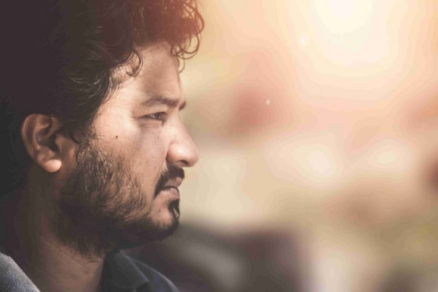 আগে বলত বয়স্ক মানুষরা মনে রাখতে পারেন না কোনও কিছু ৷ কিন্তু এখন আজকাল আপনিও কিছু মনে রাখতে পারছেন না ৷ ঠিক এই সমস্যাটাই আমাদের লিখে পাঠিয়েছেন বছর ৩৬ নিখিলেশ (নাম পরিবর্তিত ) ৷ তিনি বলেছেন এমনই অবস্থা যে তিনি ছেলেকে স্কুল থেকে আনার কথা অবধি একদিন ভুলে গিয়েছিলেন ৷ স্বাভাবিকভাবেই পরিবারে তুমুল অশান্তি ৷ নিখিলেশের সমস্যায় কি আপনিও ভুগছেন ৷ তাহলে স্নায়ুরোগ বিশেষজ্ঞের এই টিপস গুলি মেনে চলুন ৷ দেখুন পরিস্থিতির উন্নতি হবে ৷ Photo - Representive আগে বলত বয়স্ক মানুষরা মনে রাখতে পারেন না কোনও কিছু ৷ কিন্তু এখন আজকাল আপনিও কিছু মনে রাখতে পারছেন না ৷ ঠিক এই সমস্যাটাই আমাদের লিখে পাঠিয়েছেন বছর ৩৬ নিখিলেশ (নাম পরিবর্তিত ) ৷ তিনি বলেছেন এমনই অবস্থা যে তিনি ছেলেকে স্কুল থেকে আনার কথা অবধি একদিন ভুলে গিয়েছিলেন ৷ স্বাভাবিকভাবেই পরিবারে তুমুল অশান্তি ৷ নিখিলেশের সমস্যায় কি আপনিও ভুগছেন ৷ তাহলে স্নায়ুরোগ বিশেষজ্ঞের এই টিপস গুলি মেনে চলুন ৷ দেখুন পরিস্থিতির উন্নতি হবে ৷ Photo - Representive