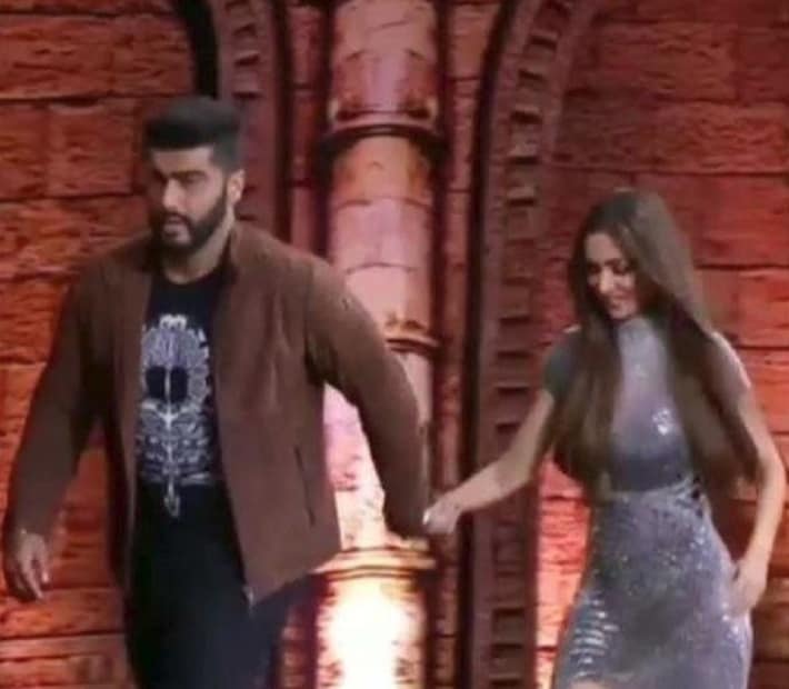 বয়সে ছোট ছেলেকে বিয়ে যেন এখন বলিউডের লেটেস্ট ফ্যাশন ৷ নিজের থেকে দশ বছরের ছোট নিককে বিয়ে করতে চলেছেন প্রিয়াঙ্কা ৷ এবার মালাইকাও সেই পথে ৷ ছোট অর্জুনকে বিয়ে করতে চলেছেন তিনি ৷ সম্ভবত ২০১৯-এই হবে তাঁদের বিয়ে ৷ বয়সের তারতম্য যে সম্পর্কে কোন সমস্যা তৈরি করে না, তাই বোঝালেন প্রিয়াঙ্কা ও মালাইকা ৷ আগামিদিনের অনেক শুভেচ্ছা রইল আপনাদের জন্য ৷   Photo Courtesy: Instagram