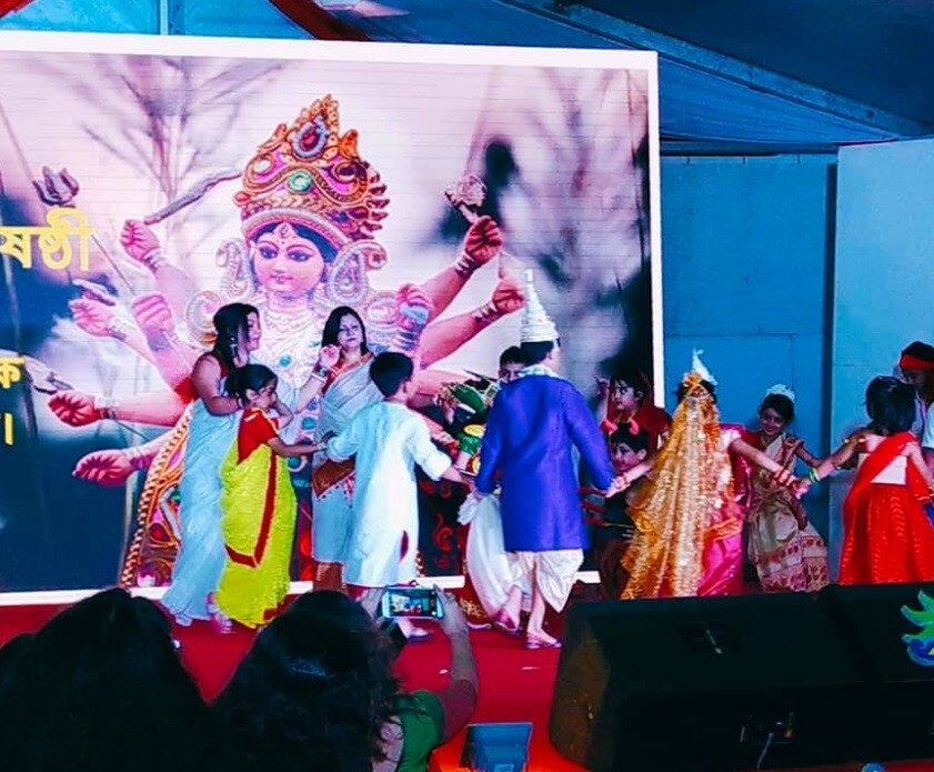 • এখানে পুজোর যাবতীয় জিনিস, পুরহিত, ঢাকি সবই আসে কলকাতা থেকে ৷ আসেন কলকাতার সেলেবরাও ৷ সঙ্গে থাকে বাচ্চাদের নাচ-গান-নাটক-আবৃতি ৷ বাংলা ব্যান্ডের দলও রয়েছে এখানে ৷ তার সঙ্গে রয়েছে ফ্যাশন শো ৷ ছবি: স্মিতা চট্টোপাধ্যায় ৷ • এখানে পুজোর যাবতীয় জিনিস, পুরহিত, ঢাকি সবই আসে কলকাতা থেকে ৷ আসেন কলকাতার সেলেবরাও ৷ সঙ্গে থাকে বাচ্চাদের নাচ-গান-নাটক-আবৃতি ৷ বাংলা ব্যান্ডের দলও রয়েছে এখানে ৷ তার সঙ্গে রয়েছে ফ্যাশন শো ৷ ছবি: স্মিতা চট্টোপাধ্যায় ৷