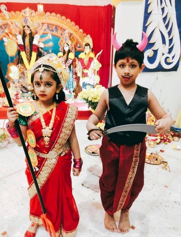 • তবে শুধুই আড়ম্বড়ের পুজো নয় ৷ উদ্যোক্তারা দায়িত্ব নিয়ে প্রকাশ করেন পুজো ম্যাগাজিন ৷ একটা বড় অঙ্কের টাকা খরচ হয় চ্যারিটির পিছনে ৷ ছবি: স্মিতা চট্টোপাধ্যায় ৷ • তবে শুধুই আড়ম্বড়ের পুজো নয় ৷ উদ্যোক্তারা দায়িত্ব নিয়ে প্রকাশ করেন পুজো ম্যাগাজিন ৷ একটা বড় অঙ্কের টাকা খরচ হয় চ্যারিটির পিছনে ৷ ছবি: স্মিতা চট্টোপাধ্যায় ৷