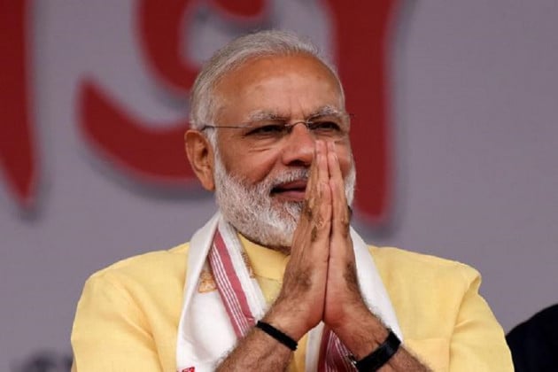 দেশজুড়ে আয়ুষ্মান যোজনা ইতিমধ্যেই লঞ্চ করেছেন প্রধানমন্ত্রী নরেন্দ্র মোদি ৷ এই যোজনায় প্রায় ১০ কোটি পরিবারের বছরে ৫ লক্ষ টাকা পর্যন্ত স্বাস্থ্য বিমা করানো হবে ৷ পাশাপাশি এই যোজনার জেরে প্রায় ১ লক্ষ মানুষের কর্মসংস্থান হতে চলেছে ৷ জন ধন যোজনার মতো এই যোজনাতেও আয়ুষ্মান মিত্র বানানো হবে ৷ জন ধনের ক্ষেত্রে যেমন ব্যাঙ্ক মিত্র সাধারণ মানুষের অ্যাকাউন্ট খোলার পাশাপাশি ব্যাঙ্কিং লেনদেনে সাহায্য করেন ঠিক তেমনি স্বাস্থ্য মিত্র থাকবে এই যোজনায় ৷ আয়ুষ্মান মিত্রদের যেমন মাসে ১৫ হাজার টাকা দেওয়া হবে তেমনি বড় প্রোফেশনালদের মাসে ৫০ থেকে ৯০ হাজার টাকা পর্যন্ত বেতন দেওয়া হবে ৷ দেশজুড়ে আয়ুষ্মান যোজনা ইতিমধ্যেই লঞ্চ করেছেন প্রধানমন্ত্রী নরেন্দ্র মোদি ৷ এই যোজনায় প্রায় ১০ কোটি পরিবারের বছরে ৫ লক্ষ টাকা পর্যন্ত স্বাস্থ্য বিমা করানো হবে ৷ পাশাপাশি এই যোজনার জেরে প্রায় ১ লক্ষ মানুষের কর্মসংস্থান হতে চলেছে ৷ জন ধন যোজনার মতো এই যোজনাতেও আয়ুষ্মান মিত্র বানানো হবে ৷ জন ধনের ক্ষেত্রে যেমন ব্যাঙ্ক মিত্র সাধারণ মানুষের অ্যাকাউন্ট খোলার পাশাপাশি ব্যাঙ্কিং লেনদেনে সাহায্য করেন ঠিক তেমনি স্বাস্থ্য মিত্র থাকবে এই যোজনায় ৷ আয়ুষ্মান মিত্রদের যেমন মাসে ১৫ হাজার টাকা দেওয়া হবে তেমনি বড় প্রোফেশনালদের মাসে ৫০ থেকে ৯০ হাজার টাকা পর্যন্ত বেতন দেওয়া হবে ৷