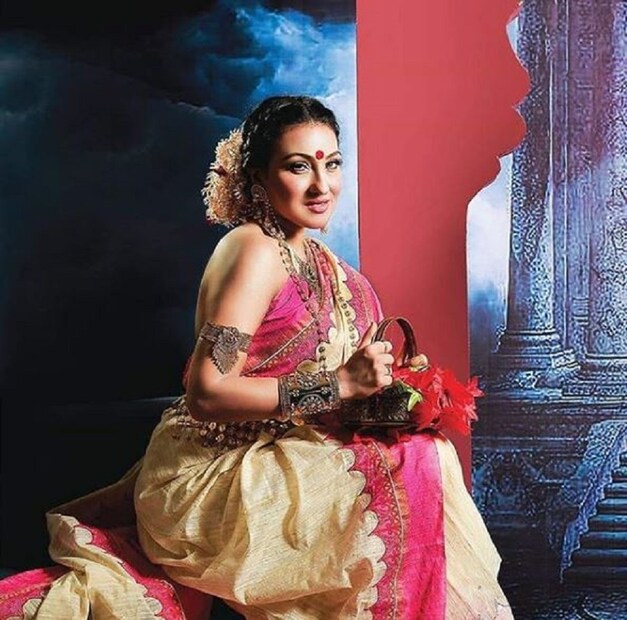 দূরে বসেই পুজোর সাজে চমক দিলেন অভিনেত্রী ৷ Photo Courtesy: Instagram