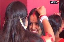 জেলাতেও বিসর্জনের সুর, সিঁদুর খেলায় মেতেছে পুরুলিয়া জেলাতেও বিসর্জনের সুর, সিঁদুর খেলায় মেতেছে পুরুলিয়া