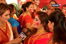 বাগবাজারে জমজমাট সিঁদুর খেলা বাগবাজারে জমজমাট সিঁদুর খেলা