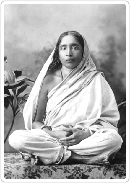 একই অঙ্গে বহুরূপের সন্ধান পাওয়া যায় মা সারদার মধ্যেই ৷ কখনও তিনি দুর্গা, কখনও লক্ষ্মী, কখনও বা সরস্বতী রূপেই জগৎ-জননী মা সারদা ৷ ছবি সংগৃহীত ৷