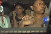 চলছে হামলা ! গাড়ির ভিতরেই আতঙ্কে কুঁকড়ে বসে তনুশ্রী দত্ত, দেখুন সেই ভয়ানক ভিডিও চলছে হামলা ! গাড়ির ভিতরেই আতঙ্কে কুঁকড়ে বসে তনুশ্রী দত্ত, দেখুন সেই ভয়ানক ভিডিও