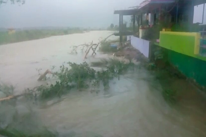 ওড়িশার রায়গড়ার প্রশাসনের পক্ষ থেকে জাানে হয়েছে প্রবল ভাবে ক্ষতিগ্রস্ত ৬ জনকে নিরাপদ আশ্রয়ে নিয়ে যাওয়া হয়েছে ৷ ছবি সংগৃহীত ৷