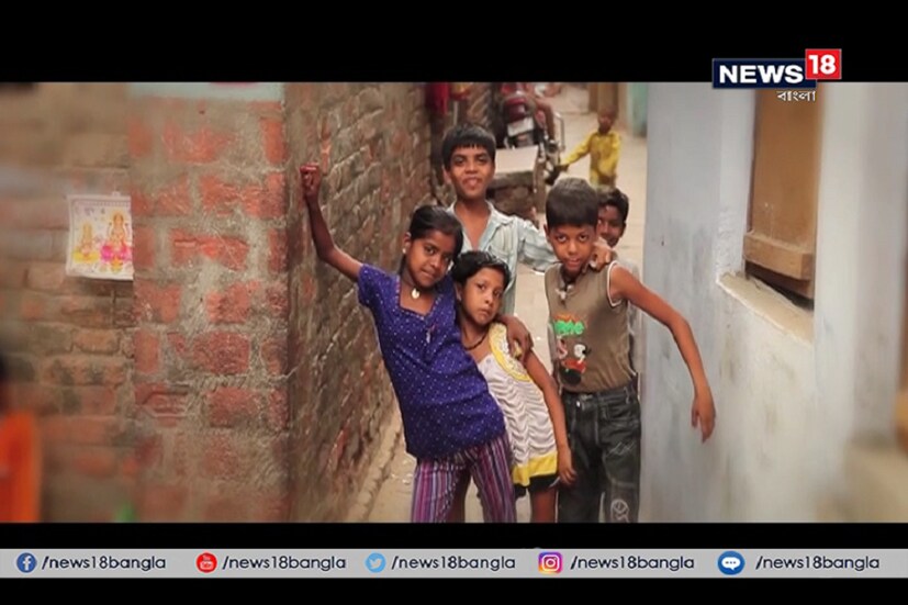 নাড়ু, মোয়া আর প্রসাদের আনন্দে কচিকাচাদের ভিড় ৷