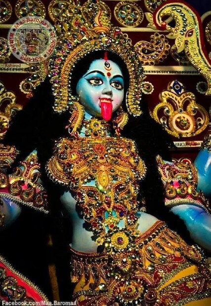 মায়ের কাছে সন্তানের একটাই আর্তি তাঁর চেতনা যেন মায়ের পরশেই পর চৈতন্য লাভ করে থাকে ৷ ভক্তের আর্তি মায়ের কাছে সে রাজা হতে চায়না শুধুই চায় দু'বেলা যেন খেতে পেয়ে বেঁচে বর্তে ৷ থাকে ৷ সেই উদ্দেশে মায়ের কাছে জগতের সব সন্তানের প্রার্থনা তাঁদের সন্তান যেন থাকে দুধে ভাতে ৷ ছবি সংগৃহীত ৷