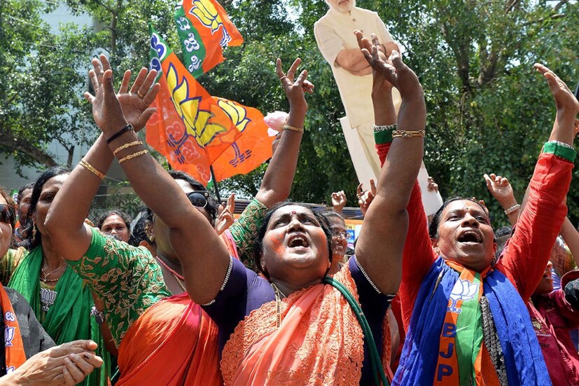 দিনভর সরগরম রাজস্থান । রাজস্থানে বিধানসভা নির্বাচনের আগে আজ দিনভর প্রচারকাজ চালাবেন হেভিওয়েটরা । নরেন্দ্র মোদি, যোগী আদিত্যনাথ, বিদায়ী বসুন্ধরা রাজে নির্বাচনী জনসভা করবেন । এর পাশাপাশি জোরদার প্রচারে নামতে চলেছে কংগ্রেসও । আগামী ৭ ডিসেম্বর রাজস্থানে ২০০ টি আসনে ভোটগ্রহণ । 