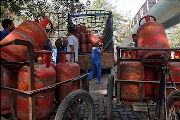 মধ্যবিত্তের জন্য সুখবর, দাম কমল রান্নার গ্যাস সিলিন্ডারের