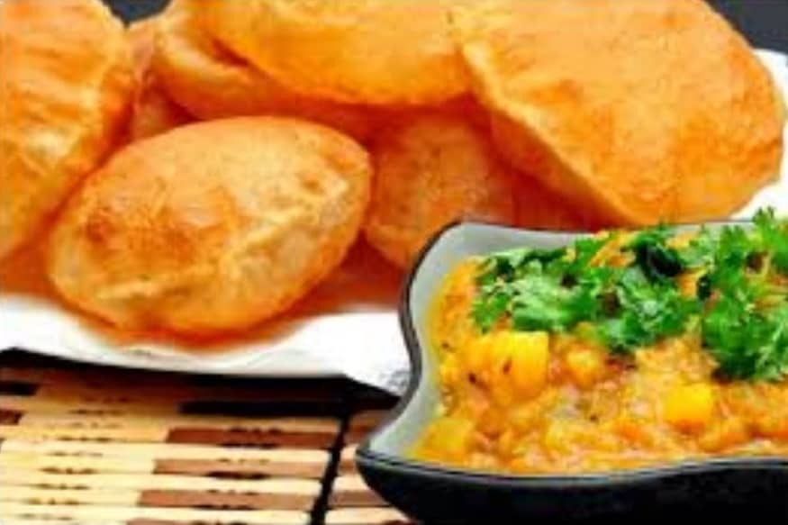  লুচি মানেই আপনি বলবেন তারসঙ্গে আবার তরকারি ৷ মানেই একঘেয়ে আলুরদম ৷ সকালবেলা তো আর লুচি -মাংস করা সম্ভব নয় ৷ কিন্তু আপনি আলুরদম না করেও কিম্বা মাংস না বানিয়েও সুপারহিট লুচির তরকারি করে ফেলতে পারেন ৷ যদি আলু-কুমড়োর তরকারি বানান এককথায় যাঁরা খাবেন তাঁরা একেবারে মুগ্ধ হয়ে যাবেন ৷ Photo -Youtube