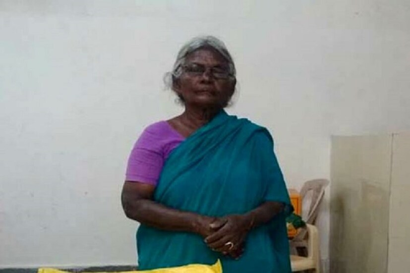 ২.রোজই জুটত গাল-মন্দ, মারধর ৷ অত্যাচার ক্রমশ বেড়েই চলছিল ৷ একদিন আর সহ্য করতে না পেরে বাড়ি ছেড়ে বেরিয়ে পড়েছিলেন এই বৃদ্ধা ৷