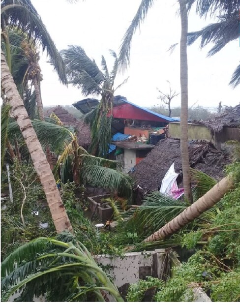 প্রায় ৮২,০০০ স্থানীয় মানুষকে উদ্ধার করে নিরাপদে সরিয়ে নিয়ে যাওয়া হয়েছে । রাজ্য জুড়ে প্রায় ৪৭১ টি ত্রাণ শিবিরের ব্যবস্থা করা হয়েছে, সংবাদমাধ্যমকে জানিয়েছেন মুখ্যমন্ত্রী কে পালানিস্বামী।  (ছবি: News18 Tamil)