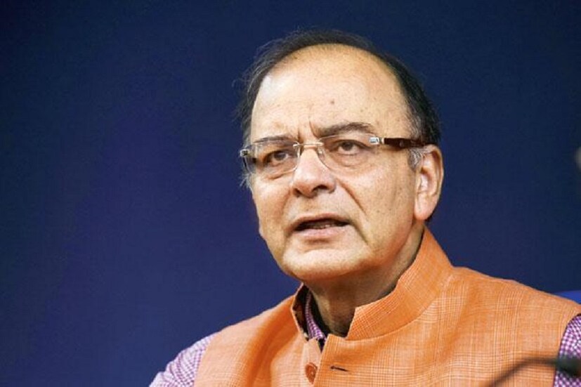 জ্বালানির দাম নিয়ন্ত্রণ করতে অন্তঃশুল্কের উপর ছাড় দেওয়ার কথা ঘোষণা করে কেন্দ্রীয় সরকার কিন্তু আন্তর্জাতিক বাজারে অপরিশোধিত তেলের দাম বাড়ার কারণে খুব একটা দাম কমার সুযোগ হয়নি । (ছবি: সংগৃহীত)