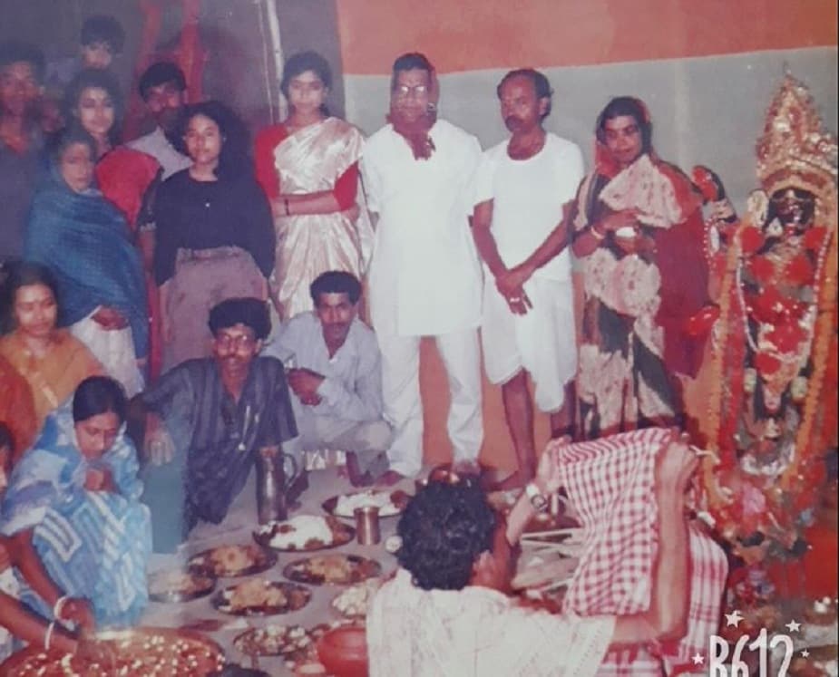 তন্ত্রমতে চলত এই কালীপুজো । পশুবলিরও রীতি ছিল । তবে, শৈলন্দ্রনাথ গাঙ্গুলী পশুবলির এই নিষ্ঠুরতাকে বর্জন করেন । তার পর থেকেই চালু হয় এই নয়া নিয়ম । গাঙ্গুলি পরিবারের একজন সদস্যকে নিজের বুক চিরে সামান্য রক্ত দিতে হত । এভাবেই চলত মা কালীর পুজো । তন্ত্রমতে চলত এই কালীপুজো । পশুবলিরও রীতি ছিল । তবে, শৈলন্দ্রনাথ গাঙ্গুলী পশুবলির এই নিষ্ঠুরতাকে বর্জন করেন । তার পর থেকেই চালু হয় এই নয়া নিয়ম । গাঙ্গুলি পরিবারের একজন সদস্যকে নিজের বুক চিরে সামান্য রক্ত দিতে হত । এভাবেই চলত মা কালীর পুজো ।