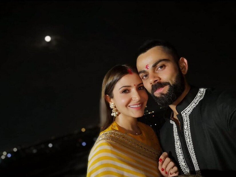 বিরাটকে নিয়ে খুব বেশি ছবি পোস্ট করতে চান না অনুষ্কা ৷ সোশ্যাল মিডিয়ায় ব্যক্তিগত আবেগের প্রকাশ খুব বেশি ঘটে না অনুষ্কার ৷ কিন্তু যখনই বিরাটকে নিয়ে ছবি পোস্ট করেন তখন যেন আবেগ বাধ মানে না ৷ করবাচৌথের পোস্ট করতে গিয়েও একইভাবে বিরাটকে জীবনের সবকিছু বলেই মন্তব্য করেছিলেন তিনি (Photo: Instagram)