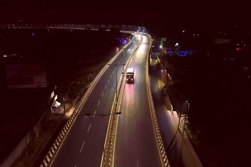 রিং রোডের সাহায্যে অতি সহজেই পৌঁছানো যাবে সারনাথে যা তীর্থক্ষেত্র হিসেবে বিখ্যাত ।