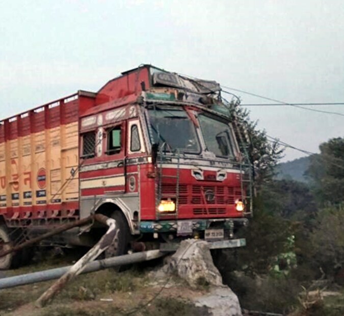 পলাতক ট্রাক ড্রাইভার ৷ ঘটনার তদন্তে হরিহরপুর থানার পুলিশ ৷ ছবি সংগৃহীত ৷
