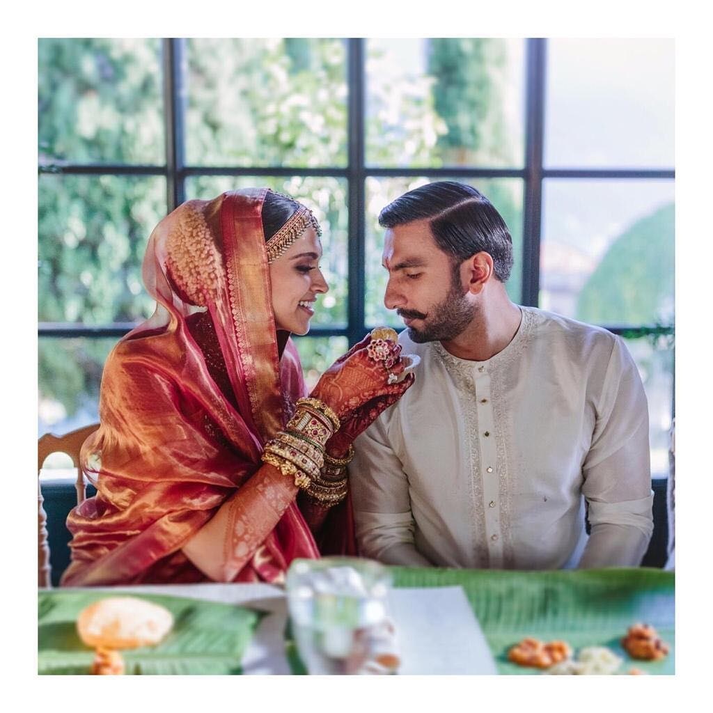 • আজ ফের উড়ে গিয়েছেন বেঙ্গালুরুতে ৷ সেখানেই হবে তাঁদের প্রথম রিসেপশন পার্টি ৷ ছবি: ইনস্টাগ্রামের সৌজন্যে ৷ • আজ ফের উড়ে গিয়েছেন বেঙ্গালুরুতে ৷ সেখানেই হবে তাঁদের প্রথম রিসেপশন পার্টি ৷ ছবি: ইনস্টাগ্রামের সৌজন্যে ৷