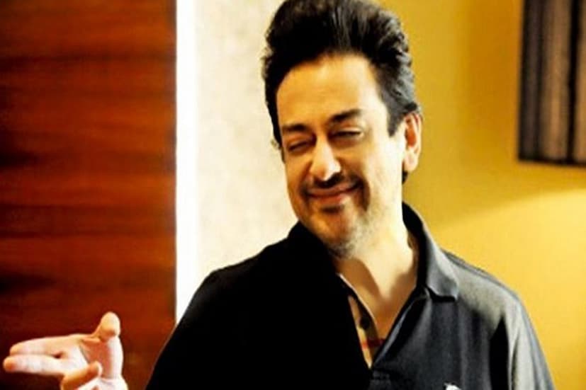 ছিলেন বিড়াল, হয়ে গেলেন রুমাল ! ছিল ২৩০ কিলো ওজন ৷ আর এখন তা কমে ১৯০ ! কিন্তু আদনান সামি থামছেন না ৷ ছিপছিপে হয়েই চলেছেন ৷ এর পিছনে রয়েছে কী রহস্য ৷ বহুদিন ধরেই সাংবাদিকরা খুঁজে চলেছিলেন একটা প্রশ্নের উত্তর কীভাবে রোগা হলেন আদনান সামি ৷ তবে এ ব্যাপারে একেবারেই চুপ ছিলেন তিনি ৷ শেষমেশ এক ইংরেজি দৈনিককে দেওয়া সাক্ষাৎকারে আদনান সামি ফাঁস করলেন নিজের ডায়েট চার্ট ! নিচে রইল সেই ডায়েটের হদিশ-