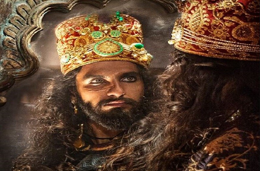 তবে এই সম্পর্ক নিয়ে প্রথম প্রকাশ্যে কথা বলা শুরু করেছিলেন রণবীর সিং ৷ তিনি সর্বসমক্ষে সুযোগ পেলেই দীপিকার প্রশংসা করার সুযোগ ছাড়তেন না ৷ Photo -File তবে এই সম্পর্ক নিয়ে প্রথম প্রকাশ্যে কথা বলা শুরু করেছিলেন রণবীর সিং ৷ তিনি সর্বসমক্ষে সুযোগ পেলেই দীপিকার প্রশংসা করার সুযোগ ছাড়তেন না ৷ Photo -File