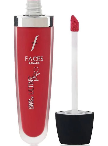 Faces Ultime Pro Liquid Lipstick  আপনি ওয়ার্ডোবে রাখতেই পারেন  ৷ কারণ আপনি যদি লিকুইড লিপস্টিকের ফ্যান হন তাহলে কিস অফ ফায়ার আপনার সাজের তালিকায় মাস্ট একটা সংযোজন ৷ ম্যাট ফিনিশের এই লিপস্টিক দীর্ঘসময় টিকে থাকে ৷ এর দাম ৮৮০ থেক ৮৯৯ -র মধ্যে ৷ Photo Courtesy - Flipkart 