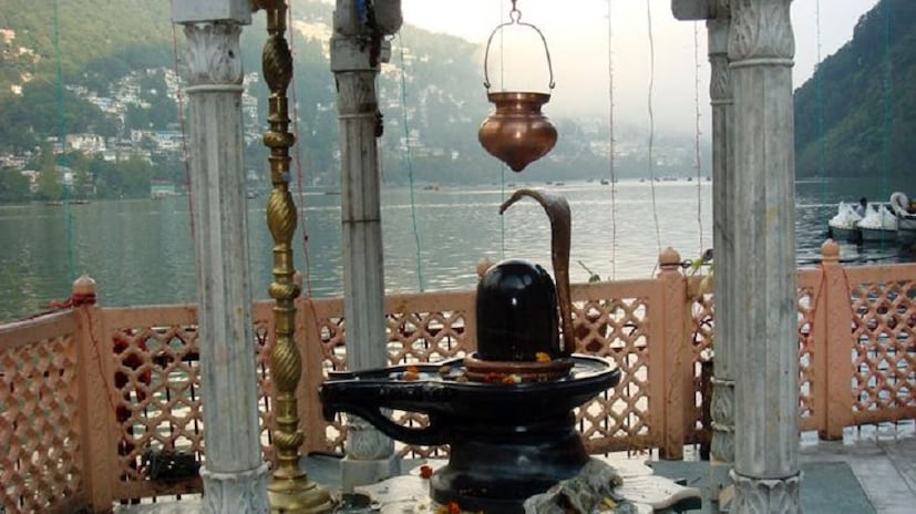 একই ঠাকুঘরে কখনও দুটি শিবলিঙ্র রাখবেন না ৷ এতে আপনার ও আপনার পরিবারের ওপর দীর্ঘ সময়র হতাশা ও খারাপ সময় নেমে আসবে ৷ Photo- Representive 