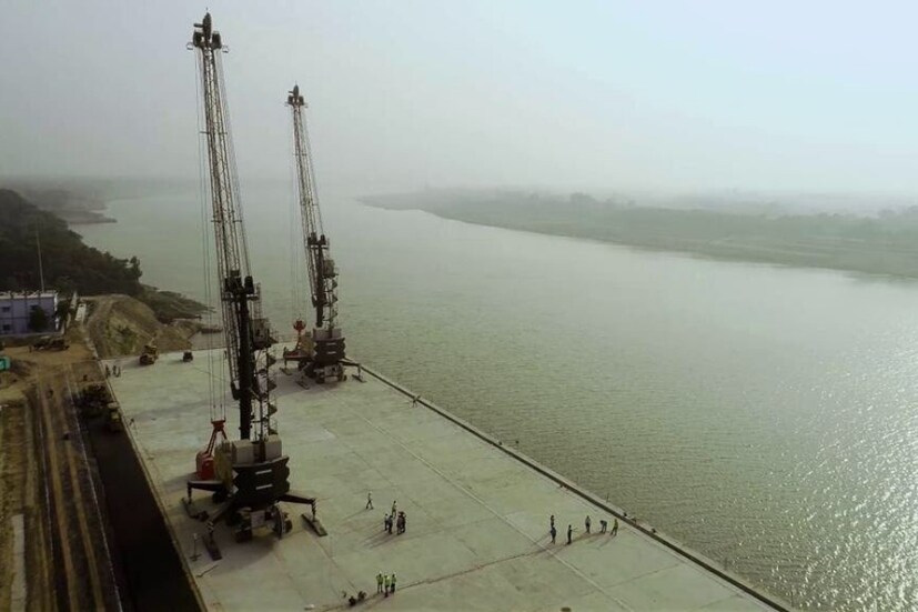 এই দুটি প্রকল্প চালু হওয়ার ফলে স্থায়ীভাবে কাজ পেতে পারেন প্রায় ৫০০ জন । অস্থায়ী কর্মসংস্থান হতে পারে প্রায় ২,০০০ জনের । কলকাতা থেকেই চলেছে প্রথম পণ্যবাহী জাহাজ ।