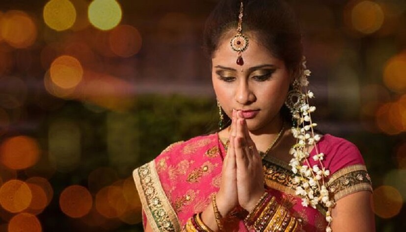 সকালবেলা পুজো করার সময় পূপ্ব দিকে মুখ করে পুজো করতে বসুন , আর সন্ধ্যেবেলায় উত্তর মুখ করে পুজো করতে বসুন ৷ এতে সমৃদ্ধি আসে ৷ Photo- Representive 