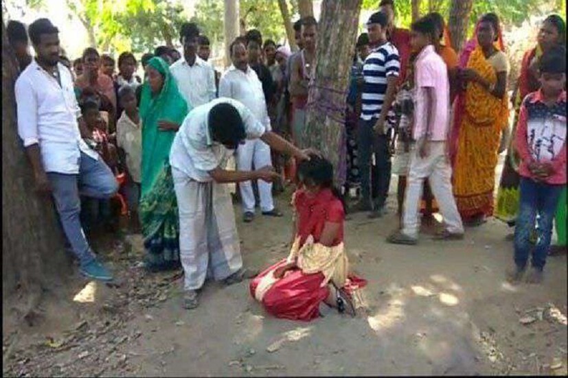 এই নিয়ম না মানলে জরিমানা তো দিতেই হবে সঙ্গে গ্রামে একঘরে করে দেওয়া হবে ওই মহিলা বা তার পরিবারকে ৷ প্রতীকী ছবি ৷