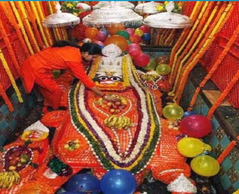 ৪• ‘ভীম রূপ ধরি অসুর সংহারে ৷ রামচন্দ্র কে কাজ সংবারে৷’
