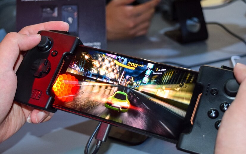 Asus ROG Phone এ ফোনে ‘হাইড্রোচার্জ' টেকনোলজি সহ থাকবে একটি 4000 mAh ব্যাটারি।  একটি নীচে ও একটি ফোনের পাশে থাকবে। (Photo collected)