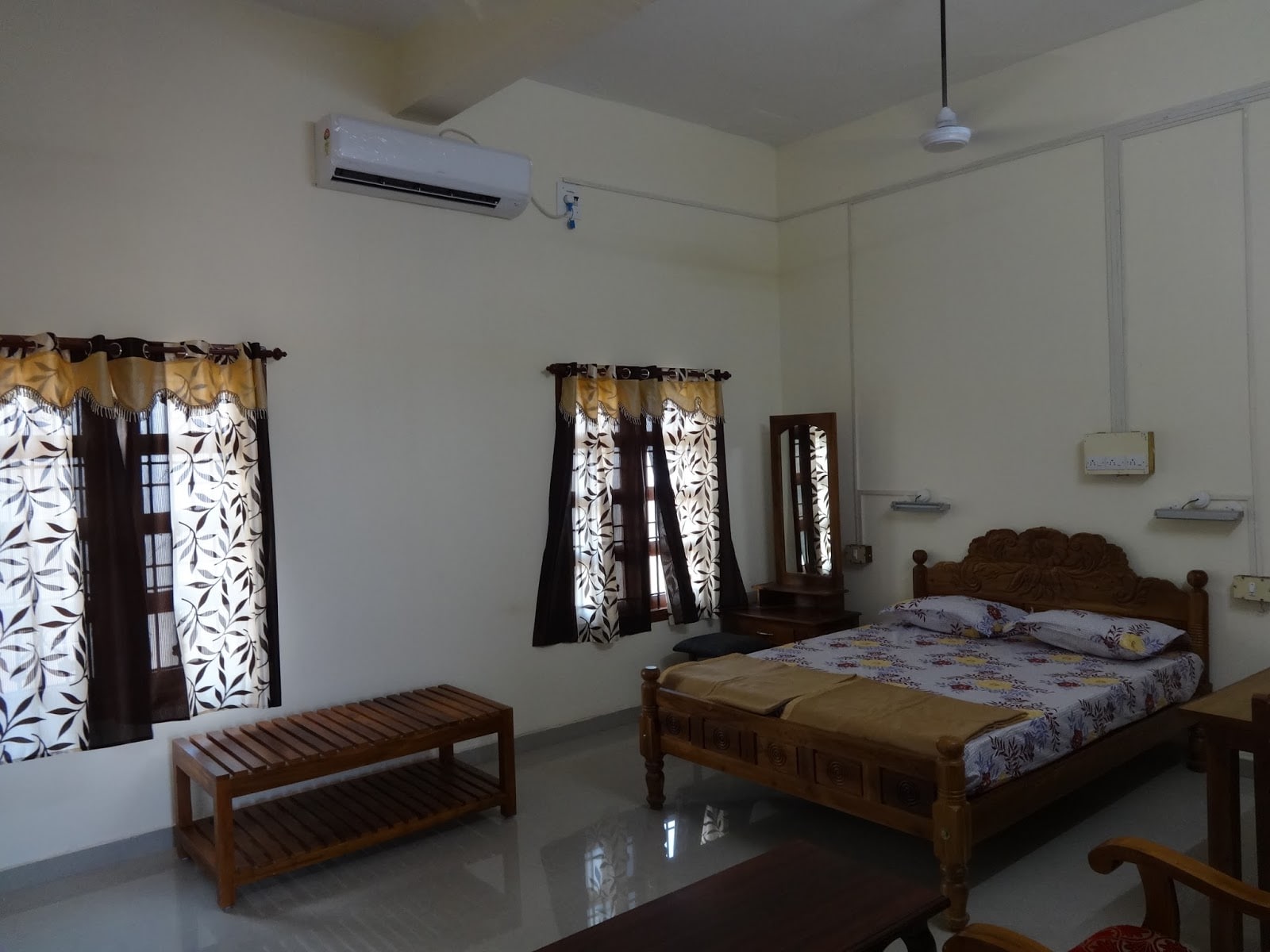 মাত্র ২৫ টাকায় ঘর ভাড়া পাওয়া যাবে ৷ আইআরসিটিসির ওয়েবসাইট থেকে জানা গিয়েছে সর্বনিম্ন ৩ ঘণ্টা ও সর্বোচ্চ ৪৮ ঘণ্টার জন্য বিশ্রাম ও শোবারঘর পাওয়া যাবে ৷ প্রতীকী ছবি ৷ মাত্র ২৫ টাকায় ঘর ভাড়া পাওয়া যাবে ৷ আইআরসিটিসির ওয়েবসাইট থেকে জানা গিয়েছে সর্বনিম্ন ৩ ঘণ্টা ও সর্বোচ্চ ৪৮ ঘণ্টার জন্য বিশ্রাম ও শোবারঘর পাওয়া যাবে ৷ প্রতীকী ছবি ৷