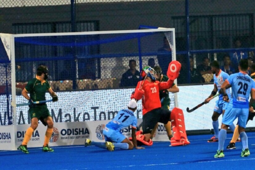 ঘরের মাঠে বিশ্বকাপ অভিযান দারুণ ভাবেই শুরু করল ভারত। বুধবার ভুবনেশ্বরের কলিঙ্গ স্টেডিয়ামে ‘গ্রুপ সি’-র ম্যাচে দক্ষিণ আফ্রিকাকে ৫-০ গোলে উড়িয়ে দিল হরেন্দ্র সিং-এর ছেলেরা। Photo : Twitter