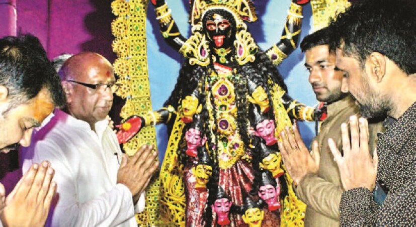 এরপরেই আসে দীপাবলি ৷ আলোর উৎসবে মুখরিত হয়ে উঠবে সবাই ৷ আলোয় সব অন্ধকার যাবে পালিয়ে ৷ সংগৃহীত ছবি ৷