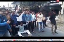 মুকুল রায়ের গাড়ি ঘিরে কালো পাতাকা নিয়ে বিক্ষোভ, রণক্ষেত্র শান্তিপুর মুকুল রায়ের গাড়ি ঘিরে কালো পাতাকা নিয়ে বিক্ষোভ, রণক্ষেত্র শান্তিপুর