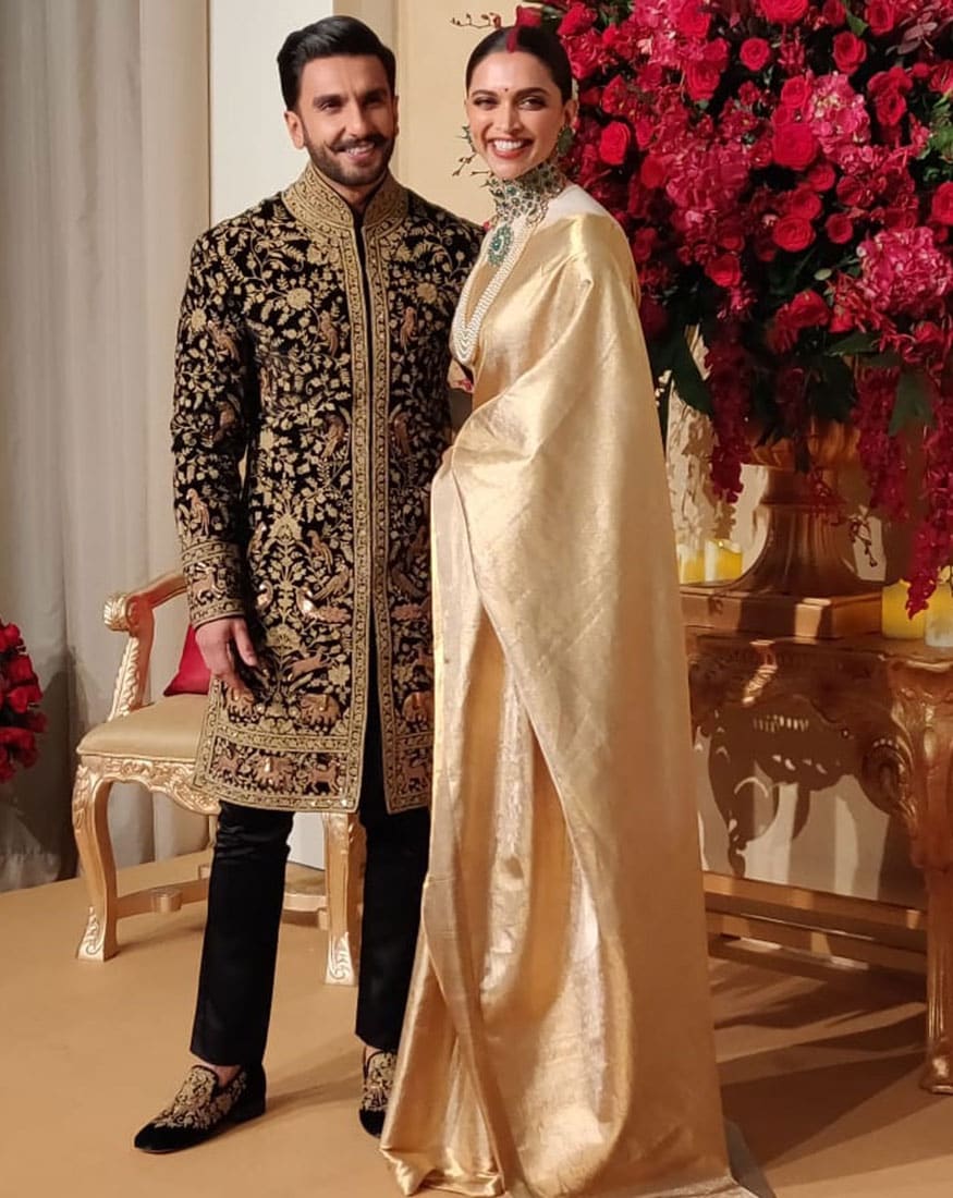 নবদম্পতির বিয়ের ছবি এই মুহূর্তে ভাইরাল ওয়েব দুনিয়ায়। রিসেপশনের ছবি প্রকাশ্য আসতেই আবারও নেটিজেনরা মুগ্ধ হয়ে গিয়েছেন (Image: Special Arrangement) নবদম্পতির বিয়ের ছবি এই মুহূর্তে ভাইরাল ওয়েব দুনিয়ায়। রিসেপশনের ছবি প্রকাশ্য আসতেই আবারও নেটিজেনরা মুগ্ধ হয়ে গিয়েছেন (Image: Special Arrangement)
