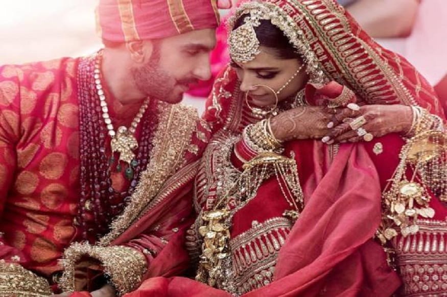 দীর্ঘদিনের প্রেমের পর এবার বিয়ের বন্ধনে বাধা পড়লেন দীপিকা -রণবীর ৷ ইতালি এখন তাঁদের লাল রঙের উত্তাপে নিজেকে সেঁকে নিচ্ছে ৷ এরই মধ্যে তাঁদের দীর্ঘ সময়ের সম্পর্কের আনাচকানাচ নিয়ে আলোচনা আর থামার নামই নিচ্ছে না ৷ Photo- Instagram দীর্ঘদিনের প্রেমের পর এবার বিয়ের বন্ধনে বাধা পড়লেন দীপিকা -রণবীর ৷ ইতালি এখন তাঁদের লাল রঙের উত্তাপে নিজেকে সেঁকে নিচ্ছে ৷ এরই মধ্যে তাঁদের দীর্ঘ সময়ের সম্পর্কের আনাচকানাচ নিয়ে আলোচনা আর থামার নামই নিচ্ছে না ৷ Photo- Instagram