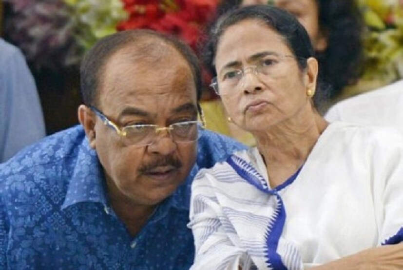 নারদকাণ্ডে নাম জড়ানোয় ২০১৭ সালে শোভন চট্টোপাধ্যায়কে তলব করে ইডি ৷ মেয়রের ব্যাঙ্কের হিসাব সংক্রান্ত বিষয় নিয়ে জানতে রত্নাকেও তলব করে ইডি ৷  এরপরেই, লন্ডনে চিকিৎসা করাতে যান রত্না ৷ এই সময়েই বান্ধবী বৈশাখী বন্দ্যোপাধ্যায়ের সঙ্গে বিবাহ বহির্ভূত সম্পর্কে জড়ান শোভন চট্টোপাধ্যায় ৷