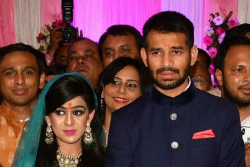 কয়েক মাস আগেই তাঁর বিয়ে নিয়ে হইহই পড়ে গিয়েছিল ৷  সম্প্রতি লালুপ্রসাদ যাদবের পুত্র তেজপ্রতাপ যাদবের সঙ্গে ধুমধাম করে বিয়ে হয় পার্টির বর্ষীয়ান নেতা চন্দ্রিকা রায়ের মেয়ে ঐশ্বর্যর ৷ তার আগে থেকেই অবশ্য প্রচার মাধ্যমের অন্যতম মধ্যমণি হয়ে উঠেছিলেন তিনি ৷ সংবাদমাধ্যমের দৌলতে ঐশ্বর্য বিহারে এখন খুবই জনপ্রিয় ৷ আর পোড়খাওয়া রাজনীতিবিদ লালুপ্রসাদ যাদব পুত্রবধূ ঐশ্বর্য’র সেই জনপ্রিয়তাকেই কাজে লাগিয়ে রাজনীতিতে প্রবেশ করার কথাও শোনা গিয়েছিল ৷