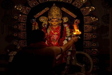 গিরিশ ভবনের জগদ্ধাত্রী পুজোর যাত্রাপালায় অভিনয় করতেন উত্তম কুমার গিরিশ ভবনের জগদ্ধাত্রী পুজোর যাত্রাপালায় অভিনয় করতেন উত্তম কুমার