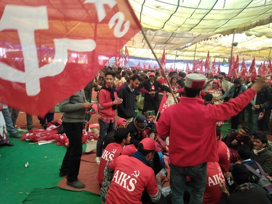 কৃষকদের পদযাত্রাকে ইতিমধ্যেই সমর্থন জানিয়েছে প্রধান বিরোধী দলগুলি। শুক্রবার তাদের নেতাদের উপস্থিত থাকার সম্ভাবনাও প্রবল। (Photo: News18) কৃষকদের পদযাত্রাকে ইতিমধ্যেই সমর্থন জানিয়েছে প্রধান বিরোধী দলগুলি। শুক্রবার তাদের নেতাদের উপস্থিত থাকার সম্ভাবনাও প্রবল। (Photo: News18)