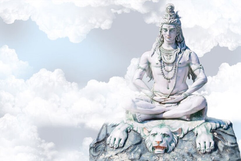 ভগবান শিব অত্যন্ত অল্পতেই তুষ্ট হয়ে থাকেন তাই তাঁকে বলা হয় আশুতোষ ৷ প্রতি সোমবার স্নান করে শিবের আরাধনা করলে জীবনের অনেক বাধা বিপত্তি হয়ে যাবে দূর ৷ ছবি সংগৃহীত ৷