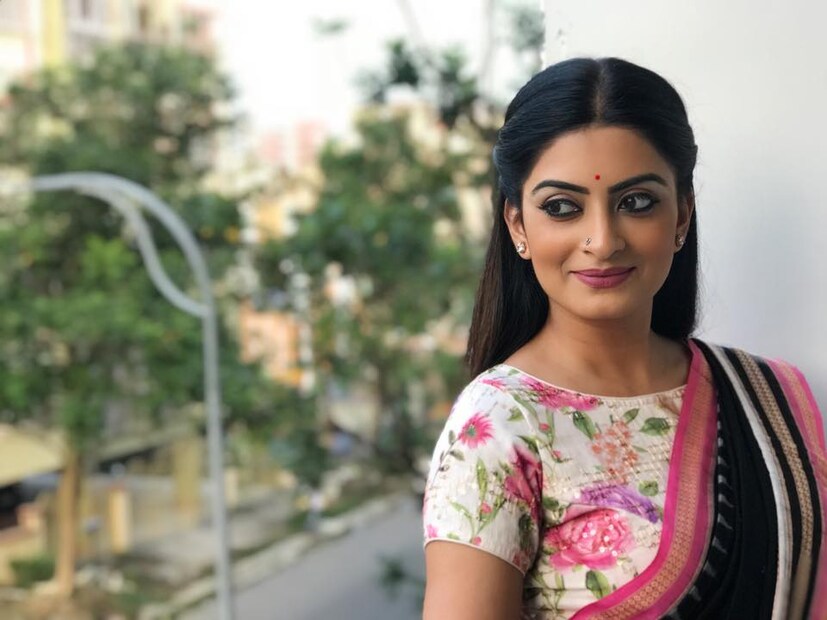 • গতকাল হয়েছে রিং সেরিমনি ৷ বিয়ের দিন ঠিক হয়েছে ২৮ জানুয়ারি ৷ দু’জনেরই ইচ্ছে, রূপকথার মতো সাজানো বিয়ে হোক ৷ বেশ কয়েকদিন ধরে চলবে বিয়ের অনুষ্টান ৷ বেঙ্গালুরু, গুয়াহাটি, মুম্বই, রাজারহাট সব জায়গায় আলাদা আলাদা পার্টি দেওয়া হবে ৷ ছবি: ফেসবুক ৷