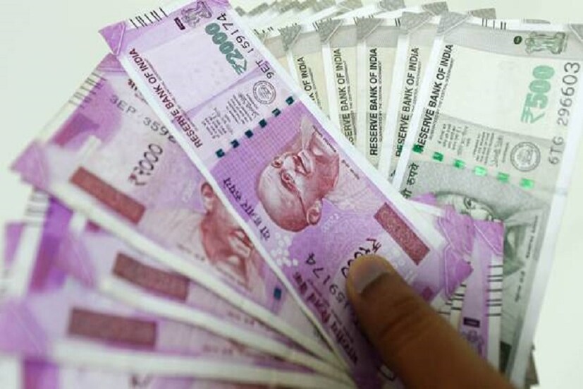 CNBC-Voice এর খবর অনুযায়ী ২ নভেম্বরেই এই ঘোষণা করতে পারেন মোদি । এই স্কিমের আওতায় ক্ষুদ্র ব্যবসায়ে নিযুক্ত ব্যবসায়ীরা পাবেন ১ কোটি টাকা পর্যন্ত ঋণ । এছাড়াও, বৃহত্তর ক্ষেত্রেও সুবিধা পাবেন ব্যবসায়ীরা । (ছবি: সংগৃহীত)