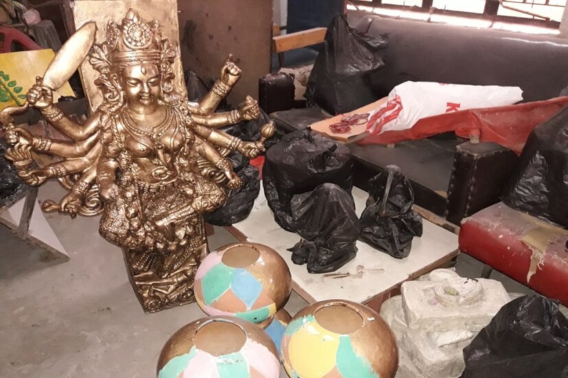 মনন কুমার চক্রবর্তীর চিন্তনে রূপ পাচ্ছে অভ্যূদয়ের এবারের কালী পুজো ৷ মাতৃ আরাধনায় থিম এলেও পুজোতে থাকবে সাবেকিয়ানা ও সনাতনী ছোঁয়া ৷ 