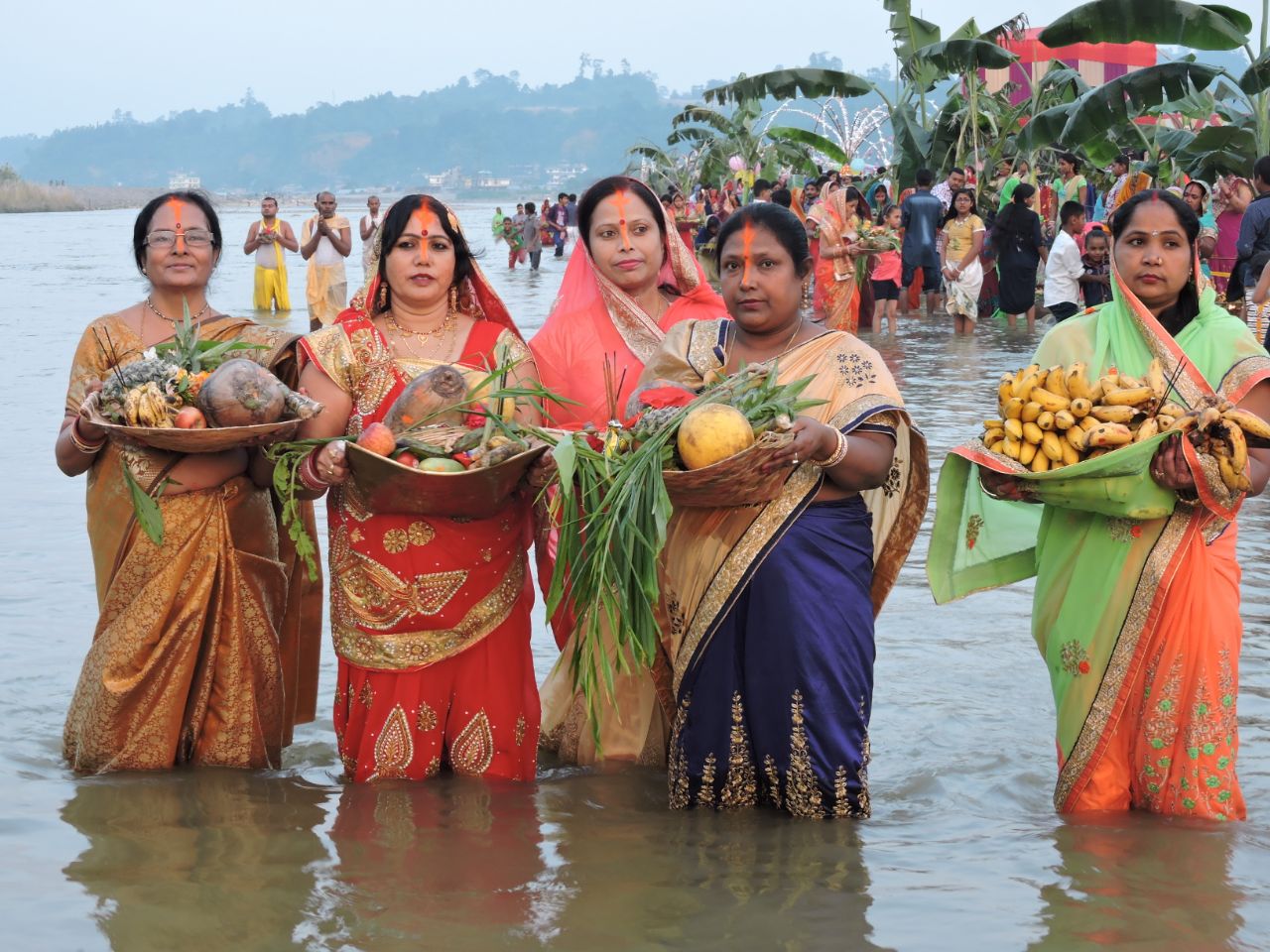 মহাভারতের কাহিনী অনুসারে অনেকে মনে করেন, অঙ্গদেশের রাজ হওয়ার পর সূর্যপুত্র কর্ণ ধুমধাম করে সূর্য দেবের পুজো শুরু করেন ৷ সেই আচার-অনুষ্ঠানই পরবর্তীকালে ছট পুজো নামে পরিচিত হয় ৷ মহাভারতের কাহিনী অনুসারে অনেকে মনে করেন, অঙ্গদেশের রাজ হওয়ার পর সূর্যপুত্র কর্ণ ধুমধাম করে সূর্য দেবের পুজো শুরু করেন ৷ সেই আচার-অনুষ্ঠানই পরবর্তীকালে ছট পুজো নামে পরিচিত হয় ৷